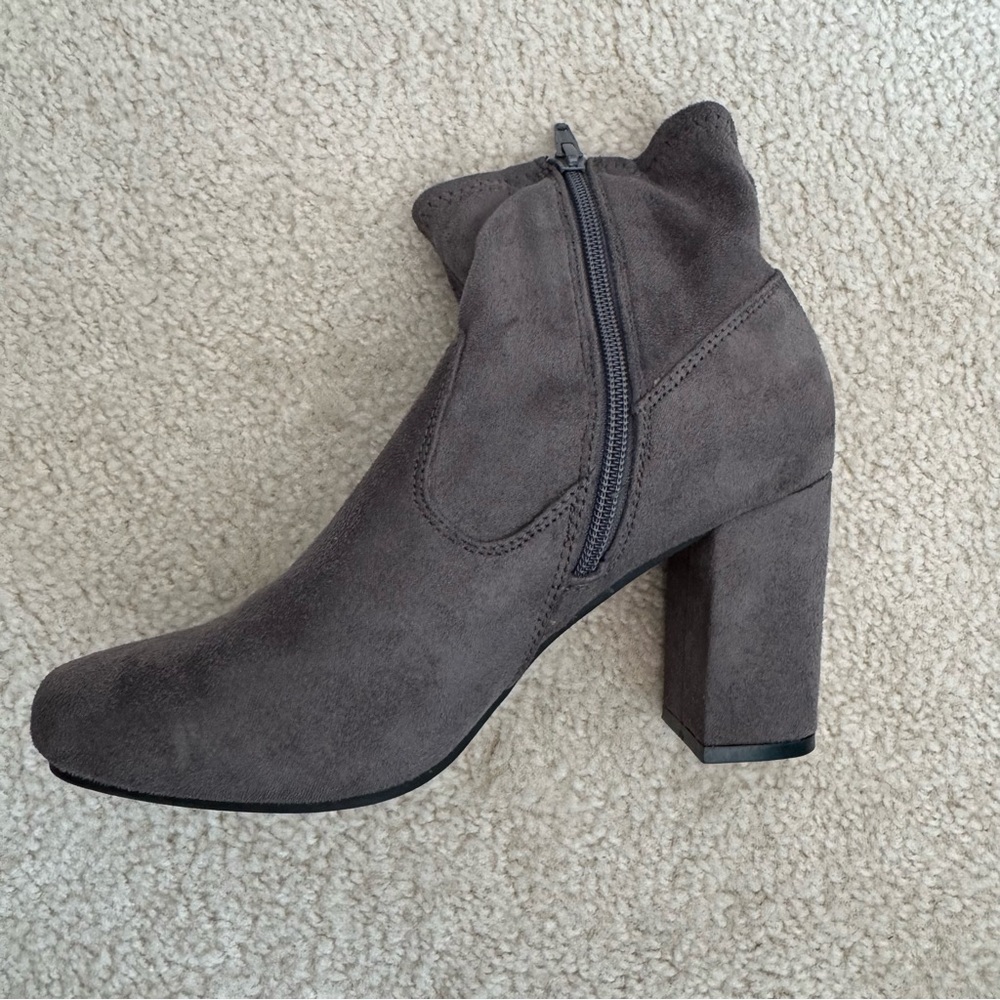 Carlos Santana "Reva" Floral Embroidered Ankle Boots Boho Faux Suede Size 7.5 - Picture 3 of 9
